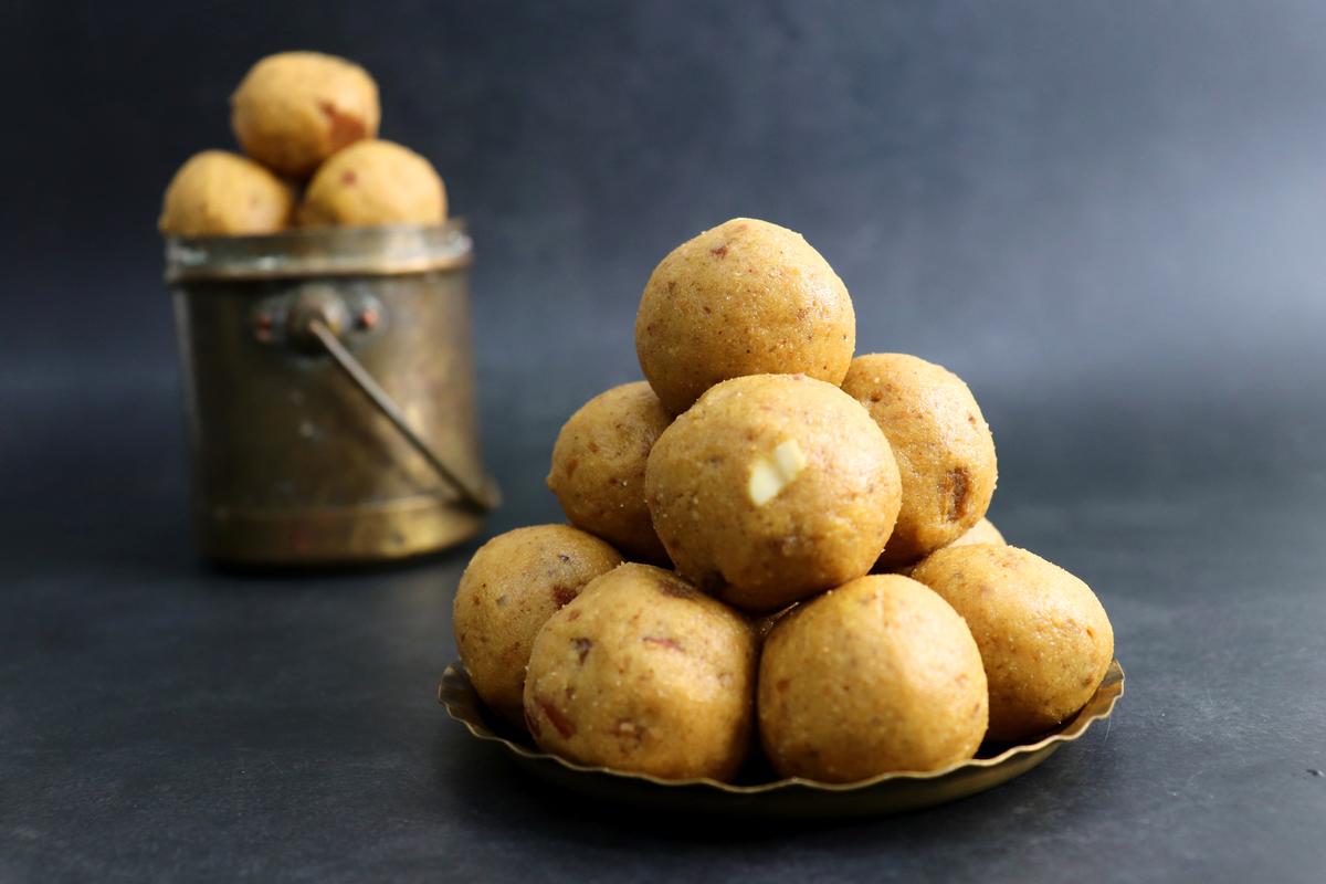 Besan Ladoo 3