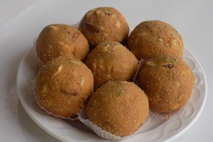 Dryfruits Besan Ladoo